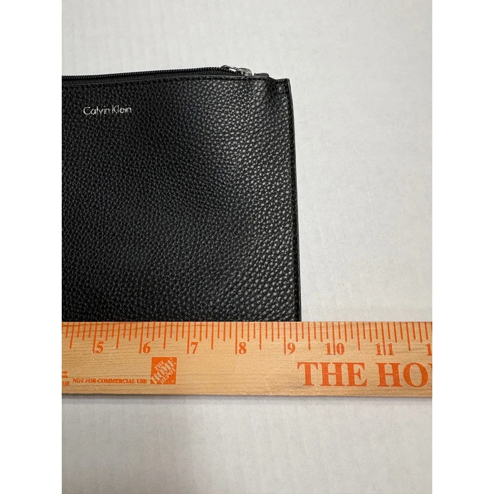 Calvin Klein Wristlet Pouch Black Pebble Faux‎ Leather Silver Logo H7DCZ6WF Chic